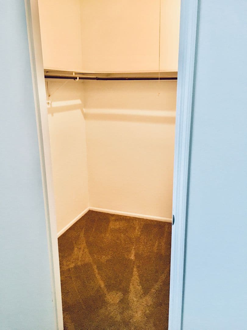 Anderson Apartment: 4325 S Madison Ave