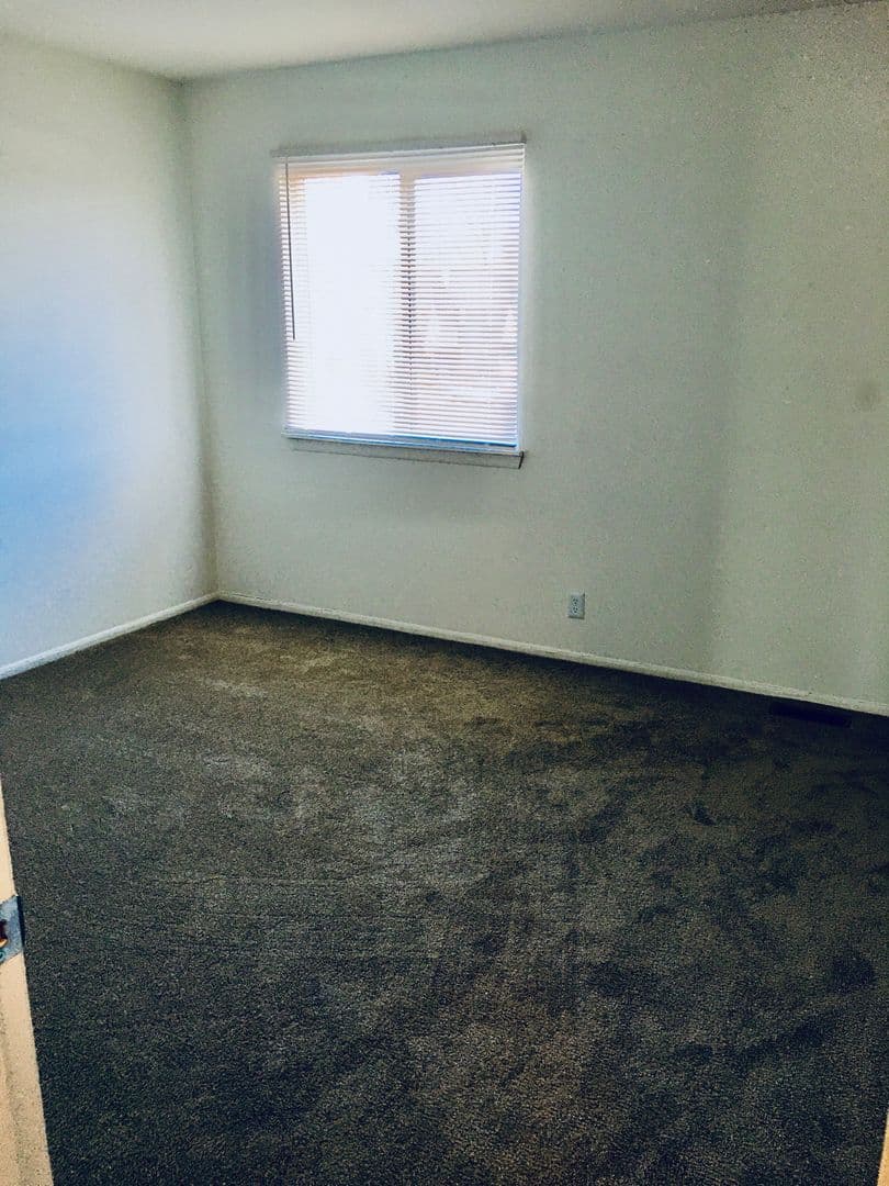 Anderson Apartment: 4325 S Madison Ave
