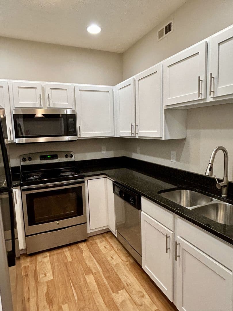 Greenwood Apartment: 614 Park Madison Dr