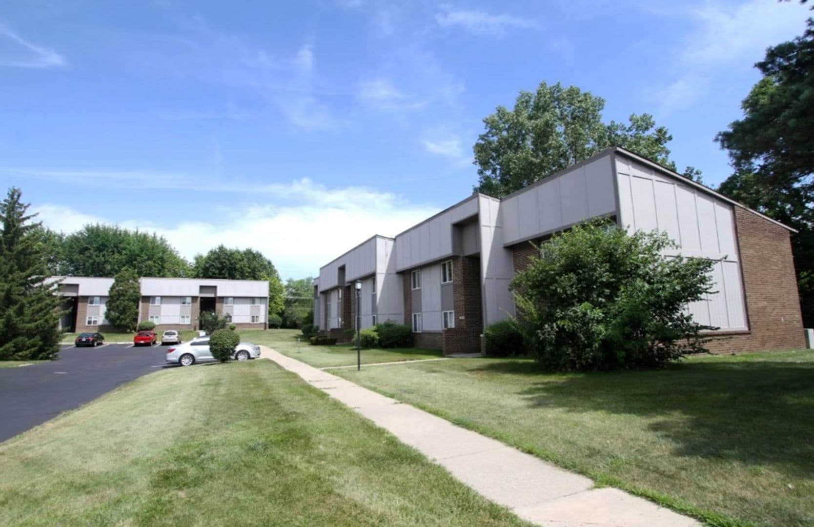 Anderson Apartment: 4325 S Madison Ave