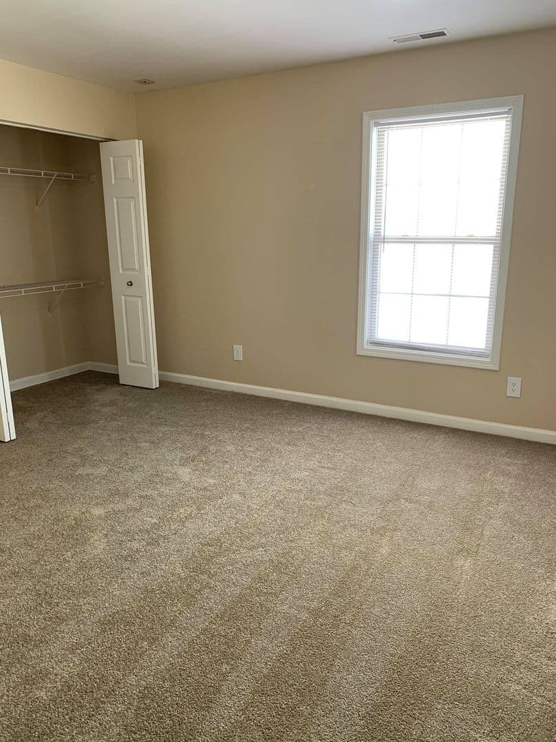 Muncie Apartment: 4000 N Walnut St