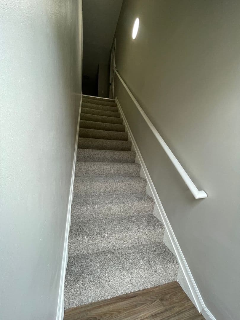 Elwood Apartment: 239 N 13th St