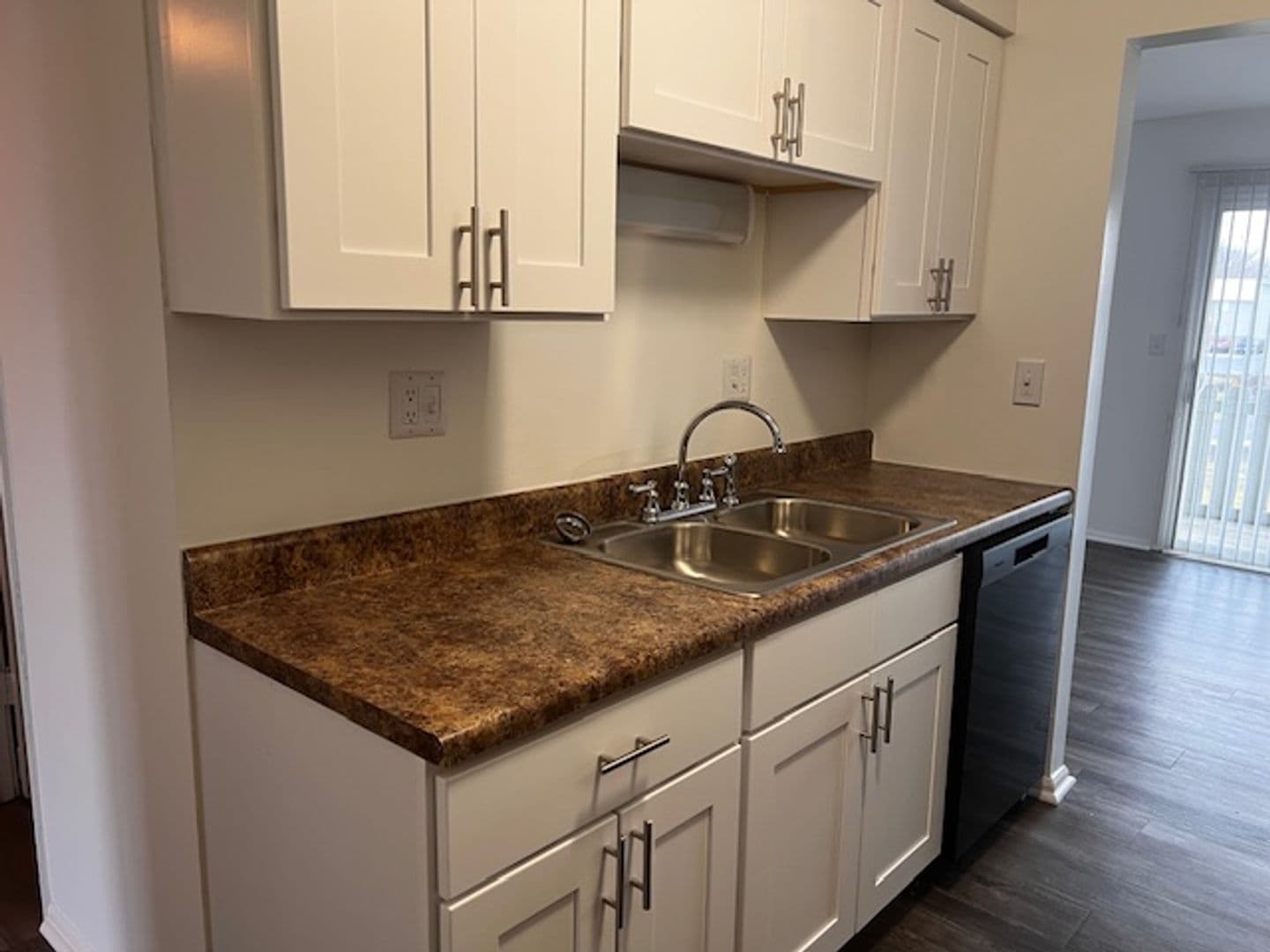 Anderson Apartment: 4325 S Madison Ave