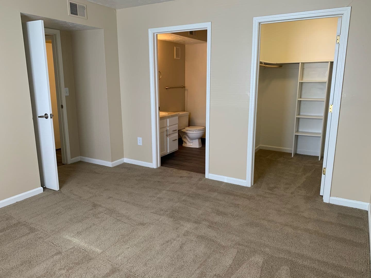 Muncie Apartment: 125 E Oldfield Ln