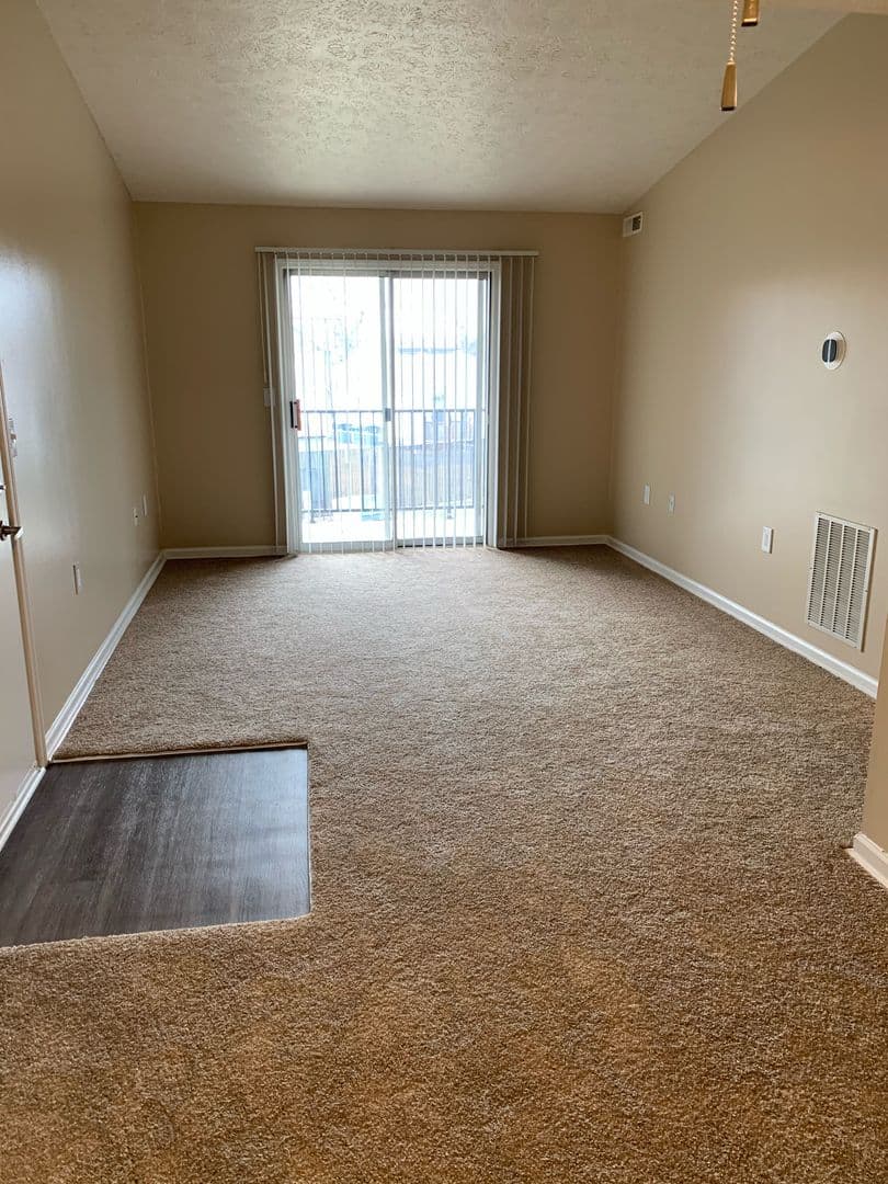 Muncie Apartment: 125 E Oldfield Ln