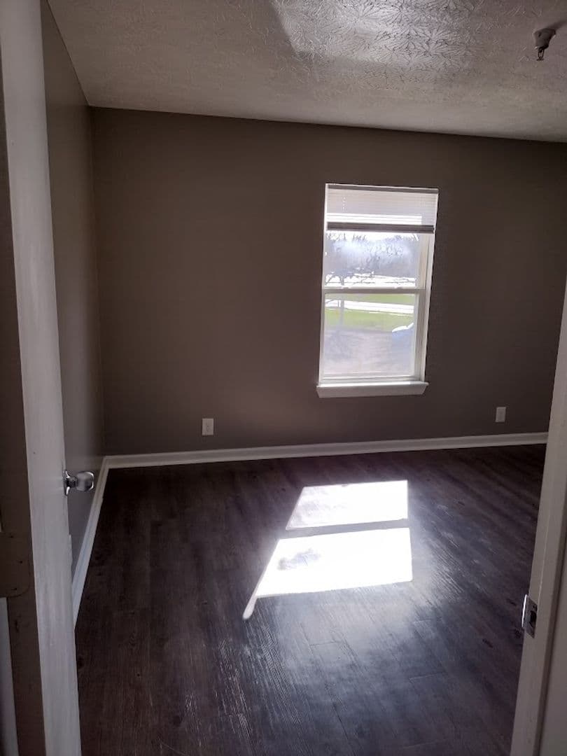 Lafayette Apartment: 2025 Greenbush Street