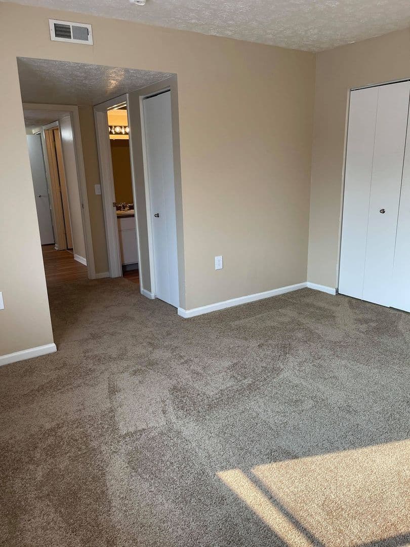 Muncie Apartment: 125 E Oldfield Ln