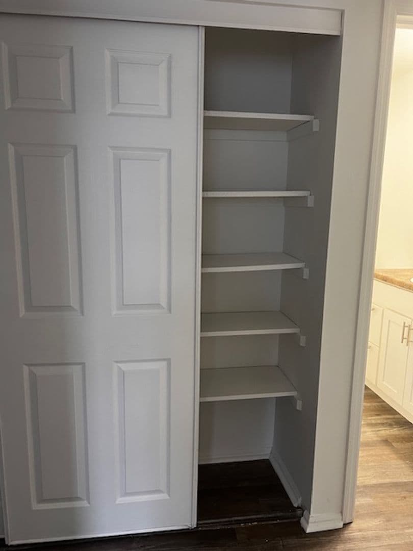 Anderson Apartment: 4325 S Madison Ave