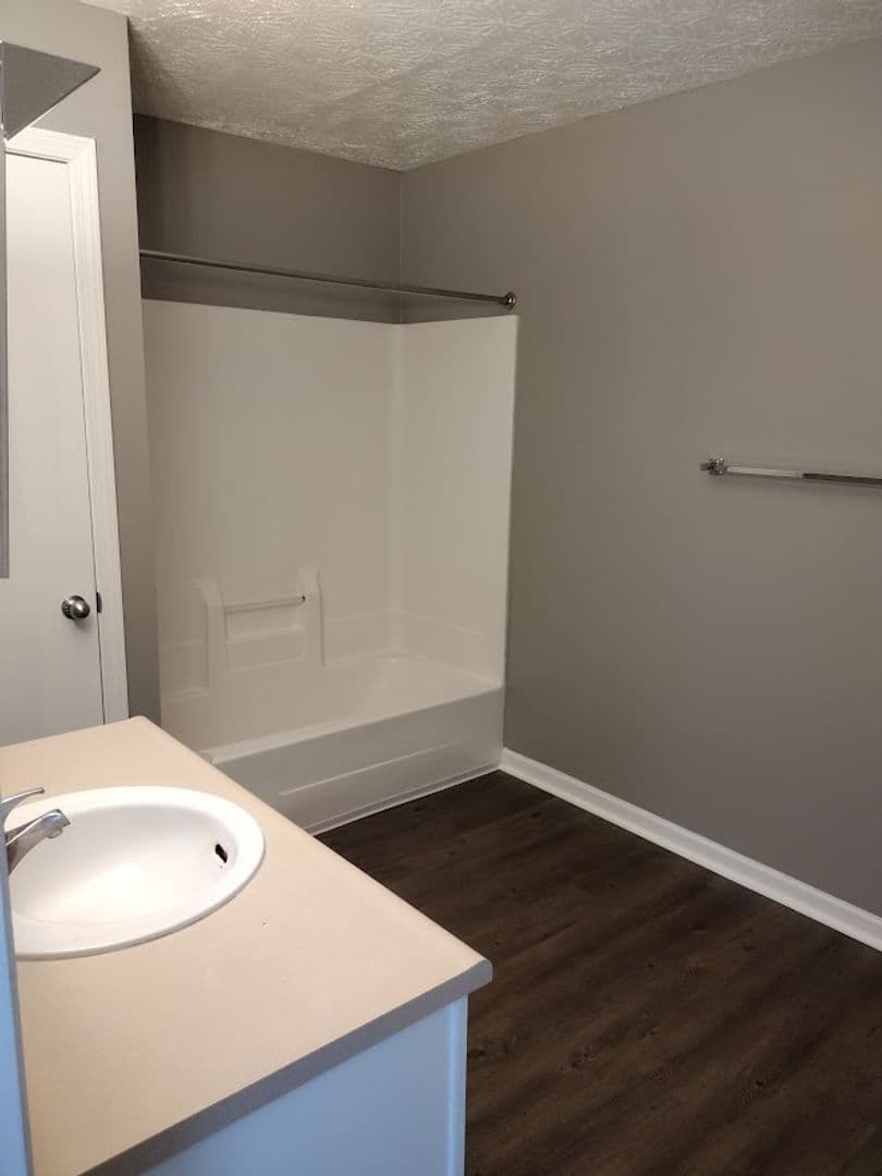 Lafayette Apartment: 2025 Greenbush Street