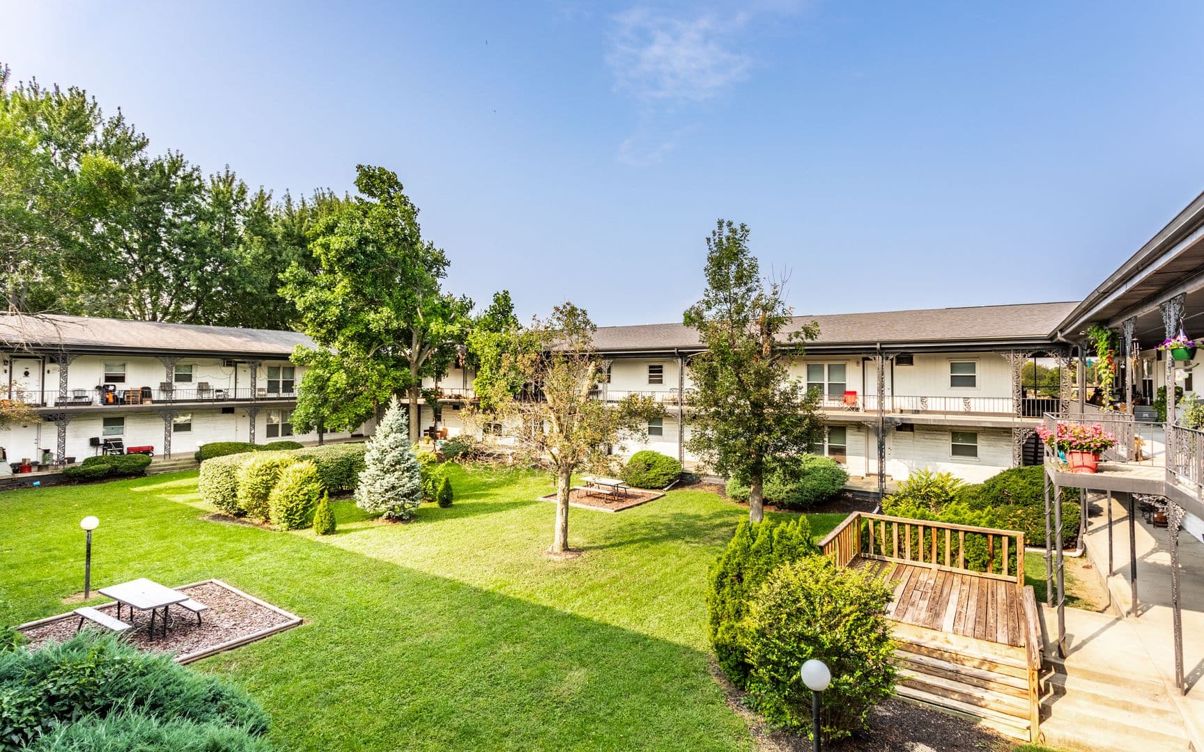 Greenwood Apartment: 505 W Smith Valley Rd