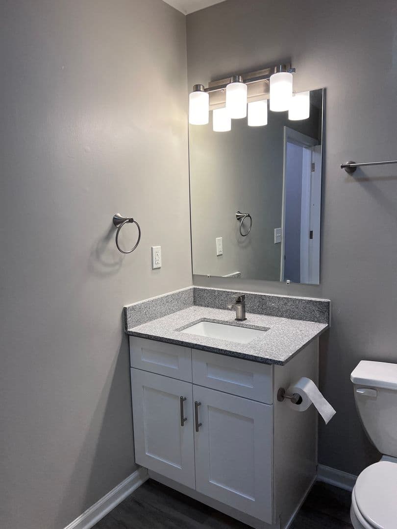 Lafayette Apartment: 374 Elston Road