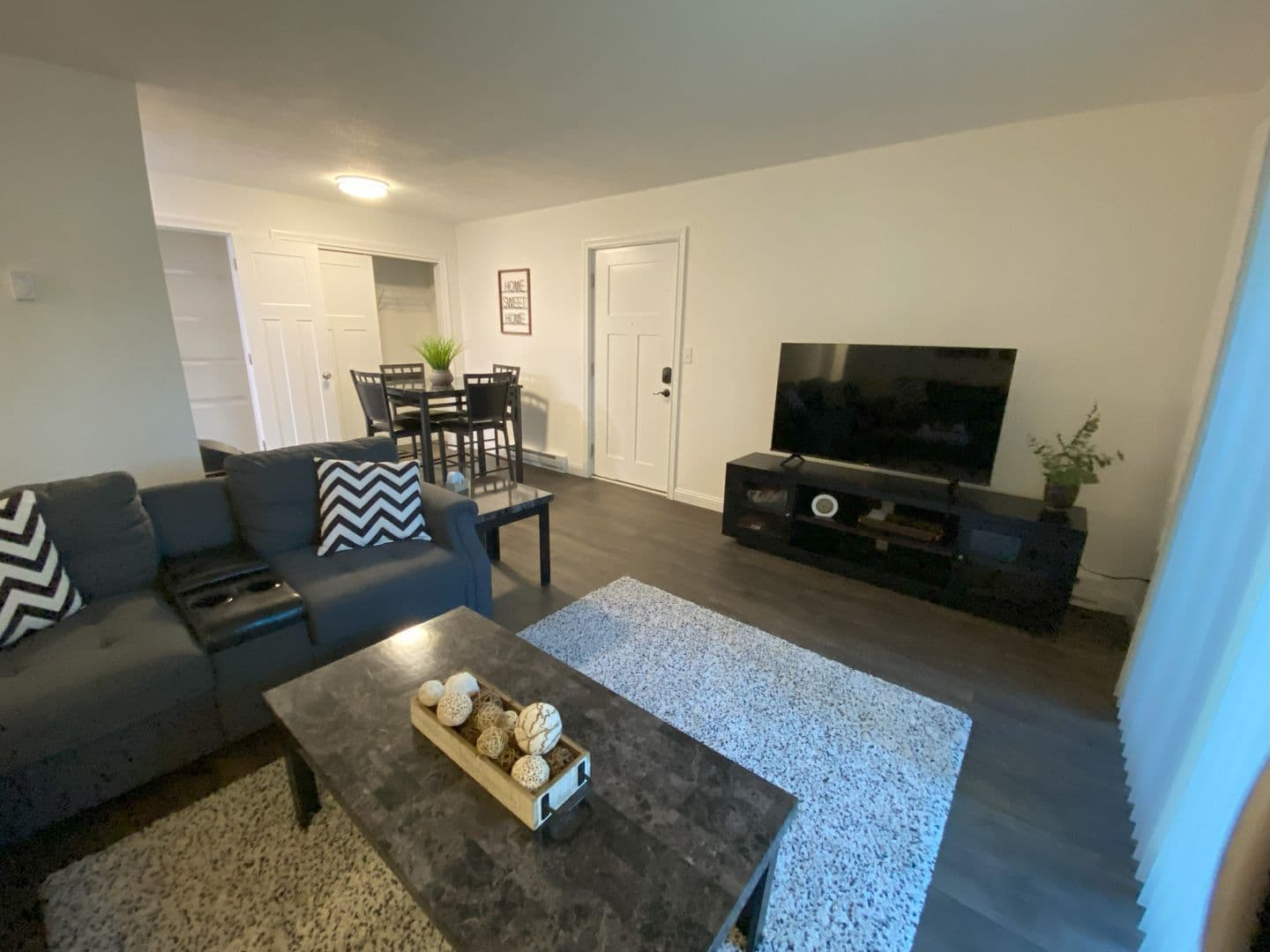 Lafayette Apartment: 2450 Earl Ave