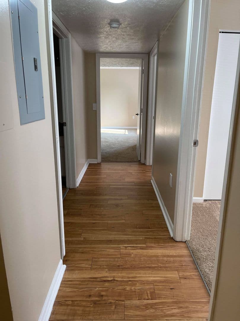 Muncie Apartment: 125 E Oldfield Ln