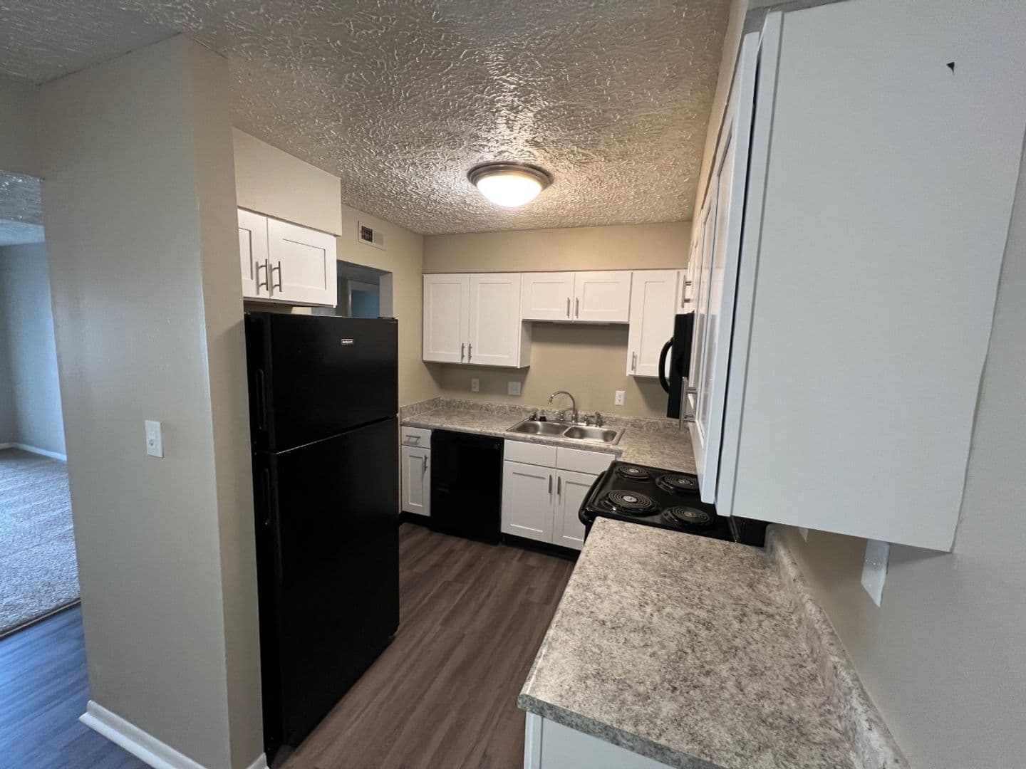Anderson Apartment: 1807 Lakeshore Drive