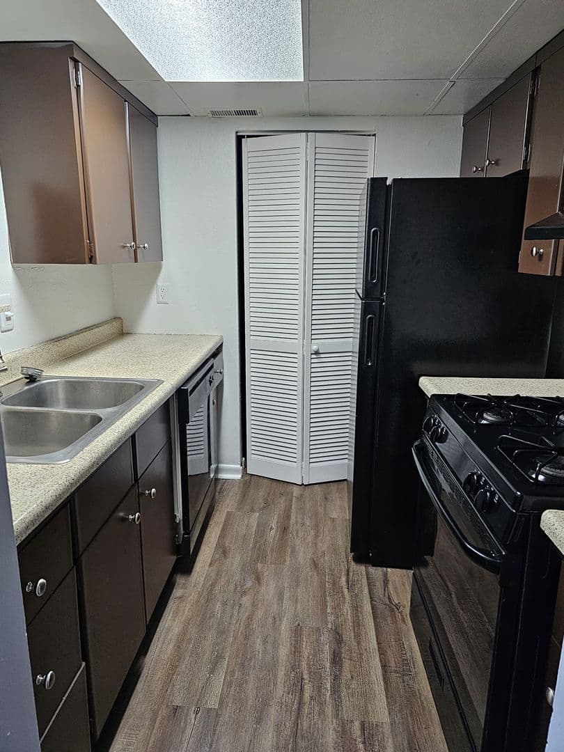 Plainfield Apartment: 890 Ridgewood Drive