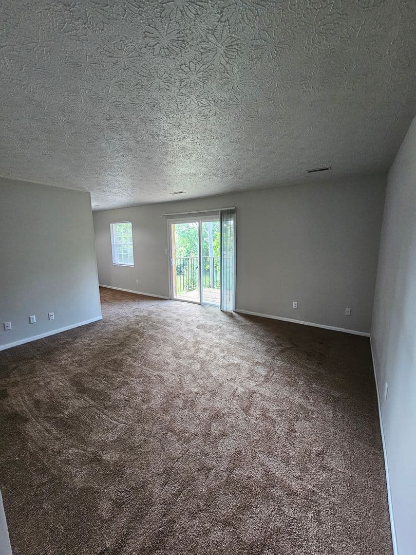 Plainfield Apartment: 250 N. East St