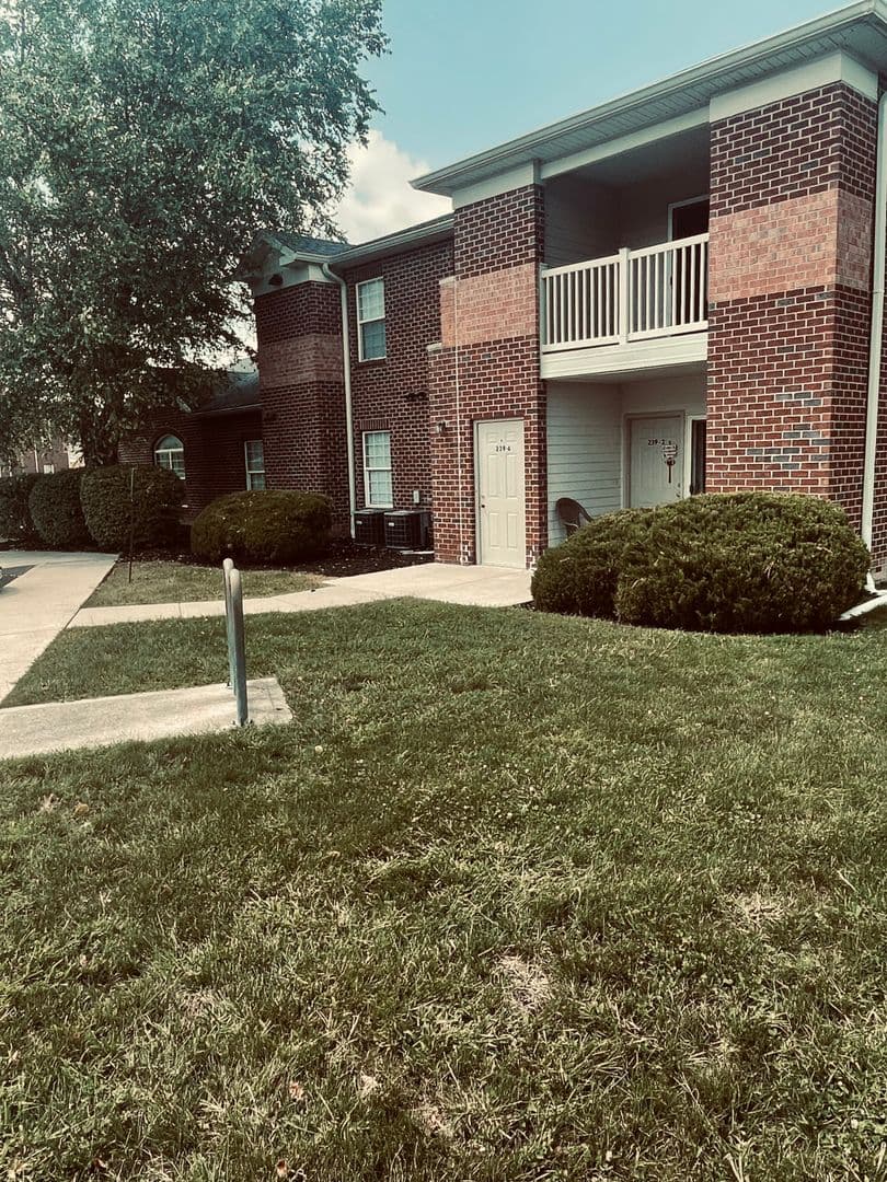 Elwood Apartment: 239 N 13th St