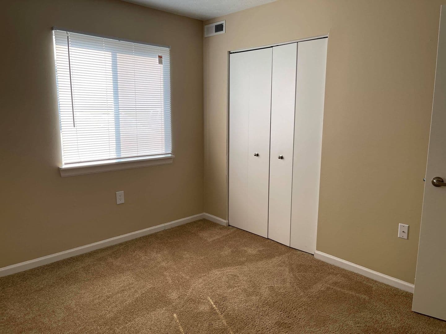 Muncie Apartment: 125 E Oldfield Ln