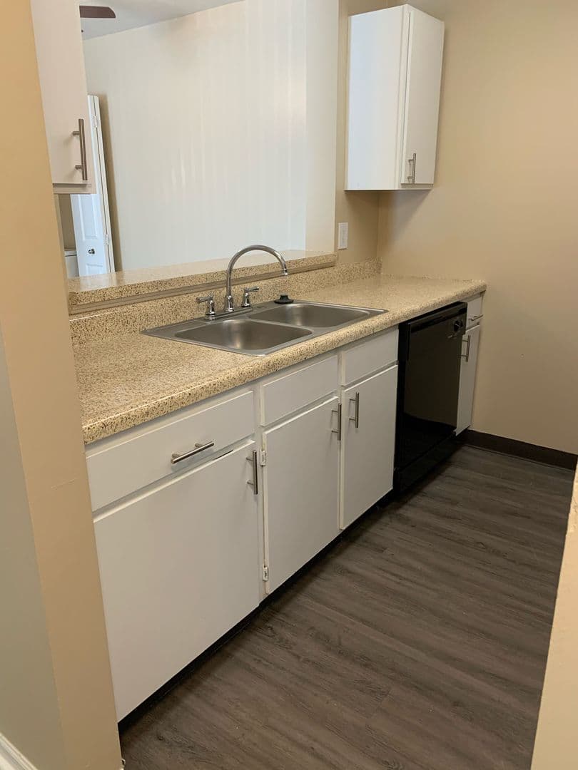 Muncie Apartment: 125 E Oldfield Ln