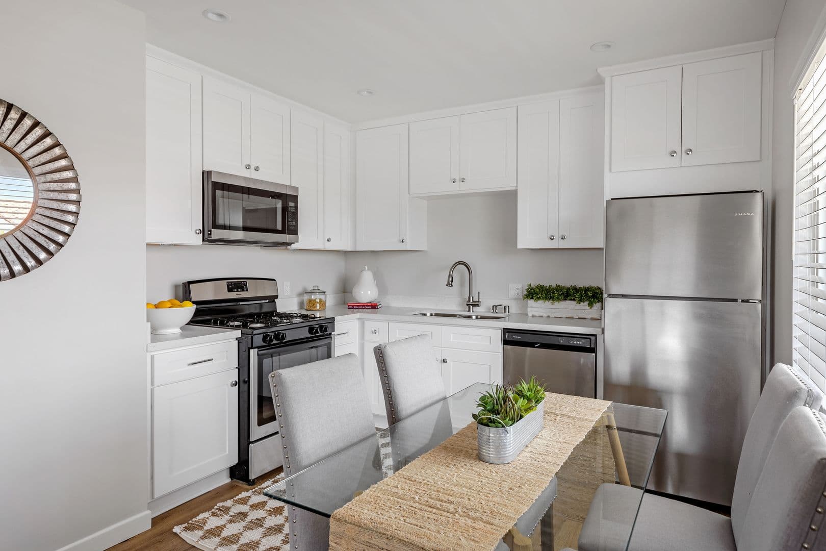 Redondo Beach Apartment: 2119 Mathews Ave