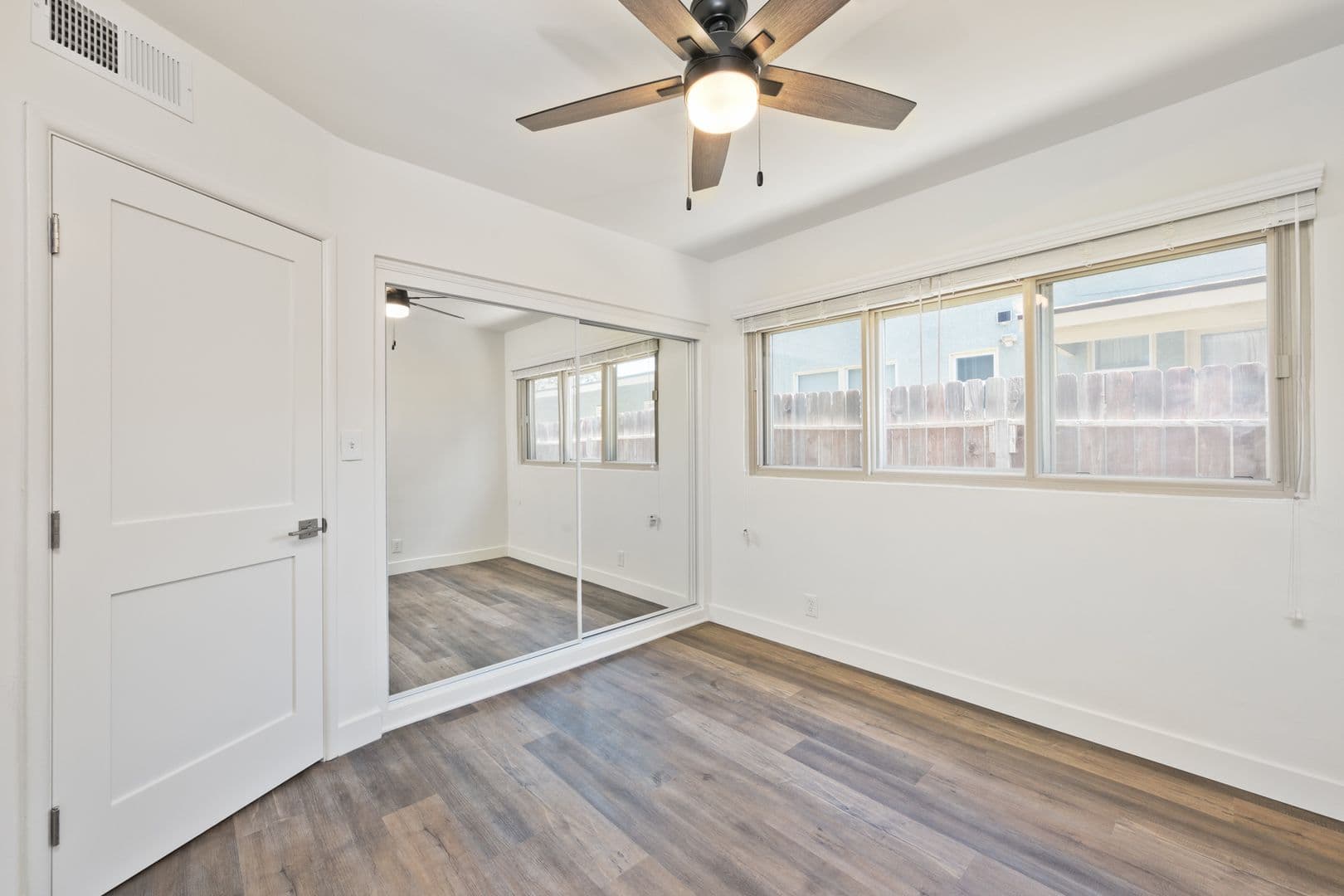 El Segundo Apartment: 1633 & 1637 E. Maple Ave
