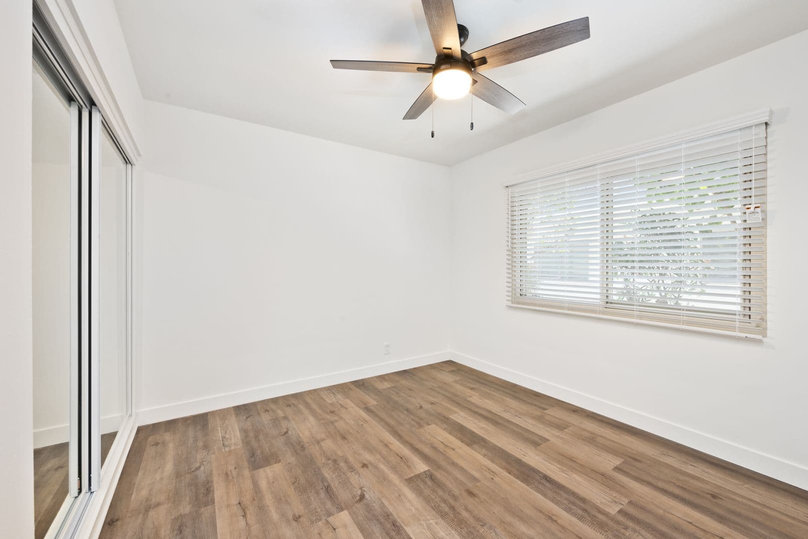 El Segundo Apartment: 1633 & 1637 E. Maple Ave