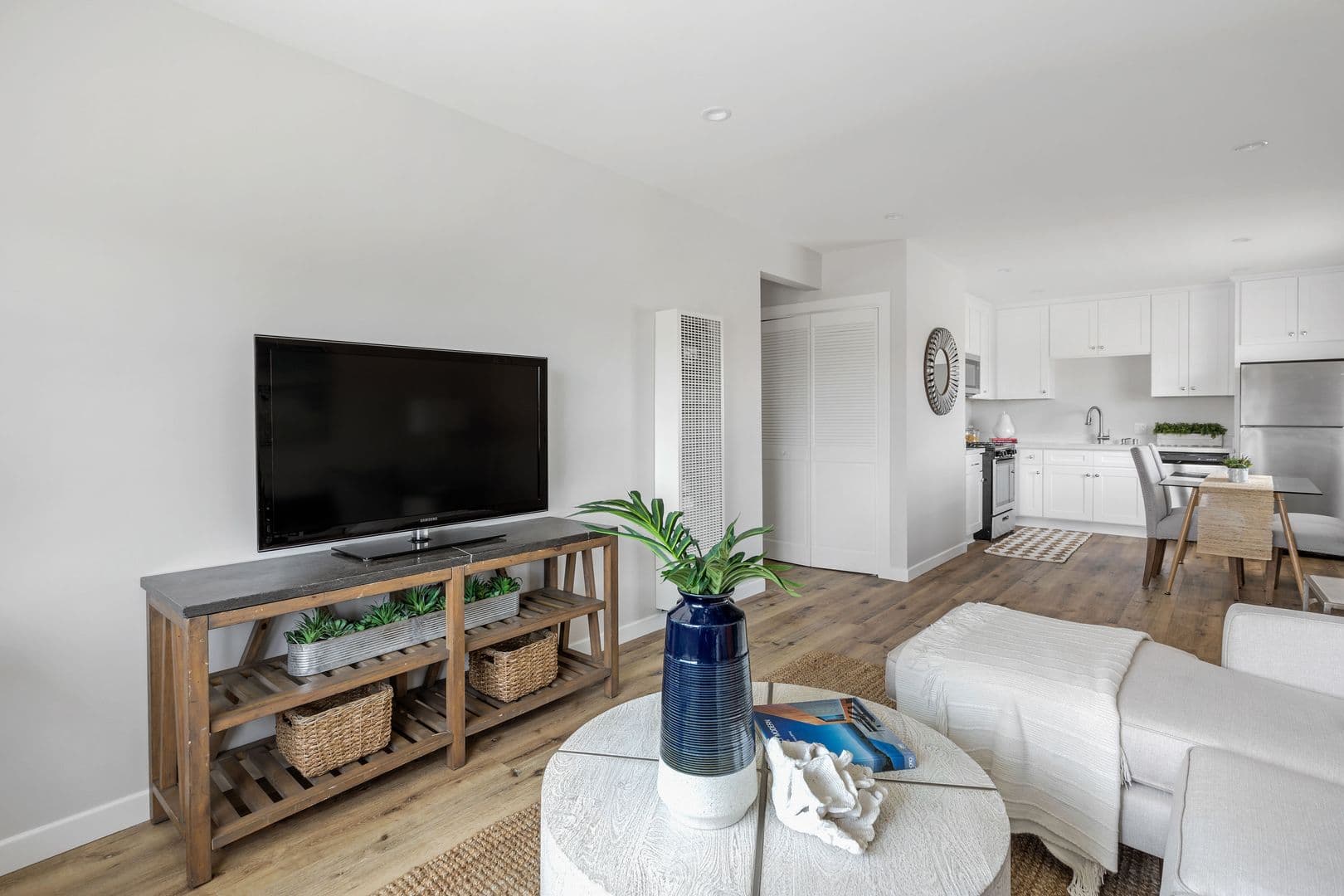 Redondo Beach Apartment: 2119 Mathews Ave