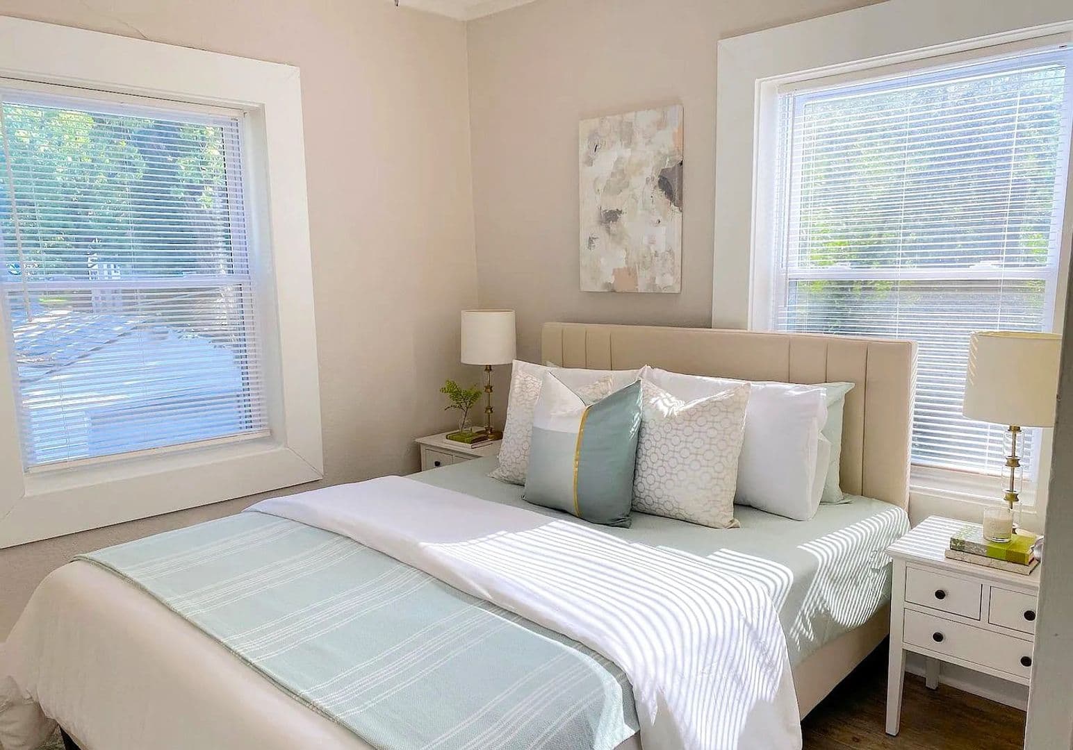 Kansas City Apartment: 301-307 N Gladstone Blvd