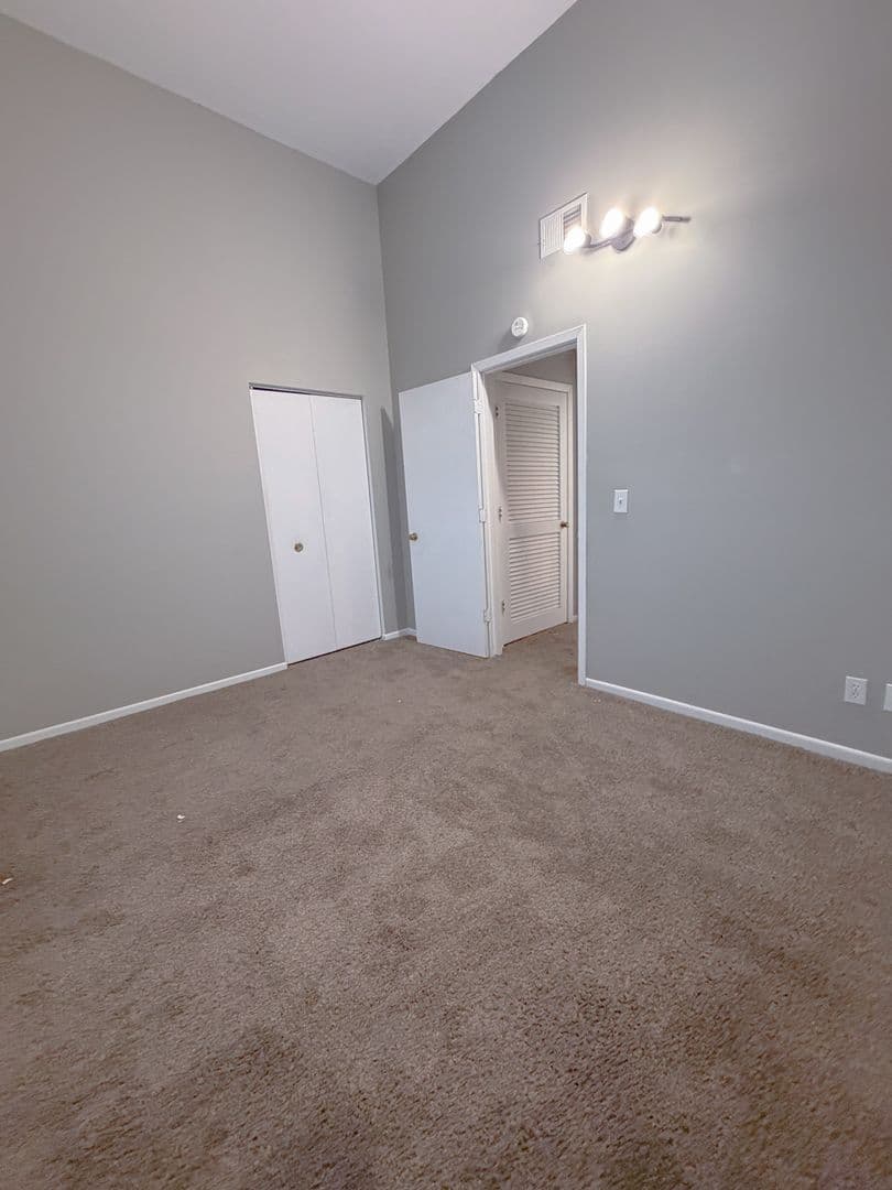 Omaha Apartment: 1012 S 24th St