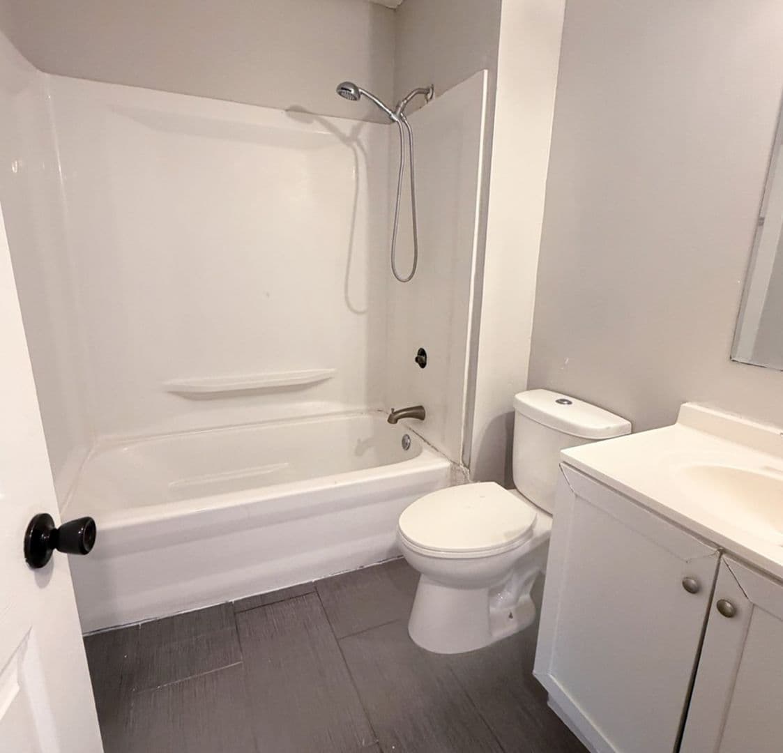 Omaha Apartment: 1012 S 24th St