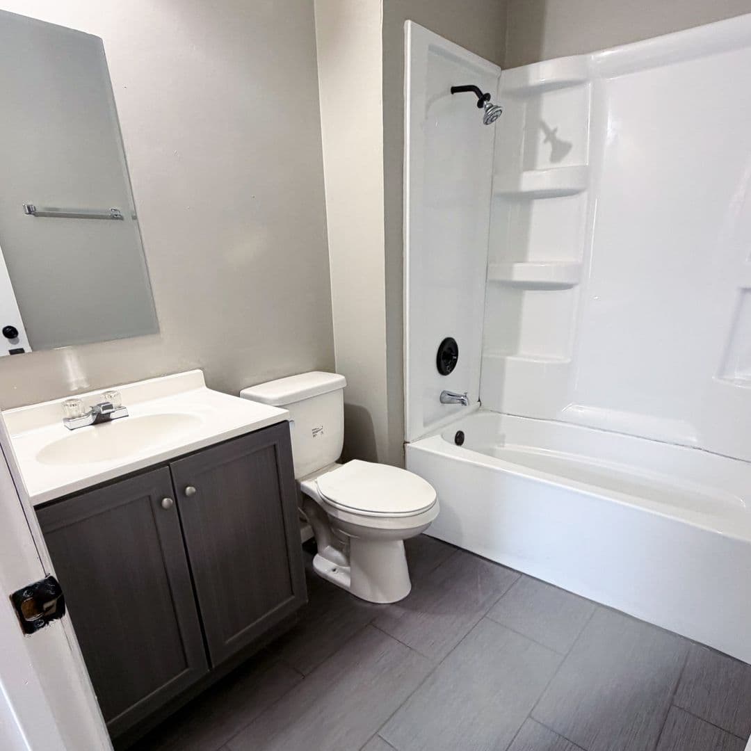 Omaha Apartment: 1012 S 24th St