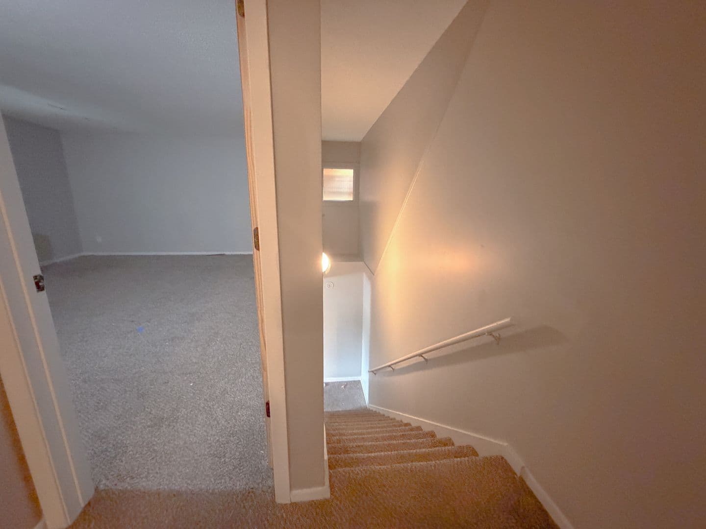 Omaha Apartment: 1012 S 24th St