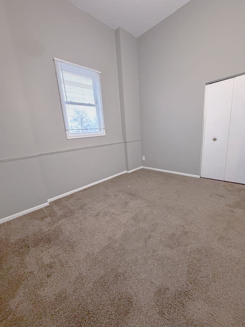 Omaha Apartment: 1012 S 24th St