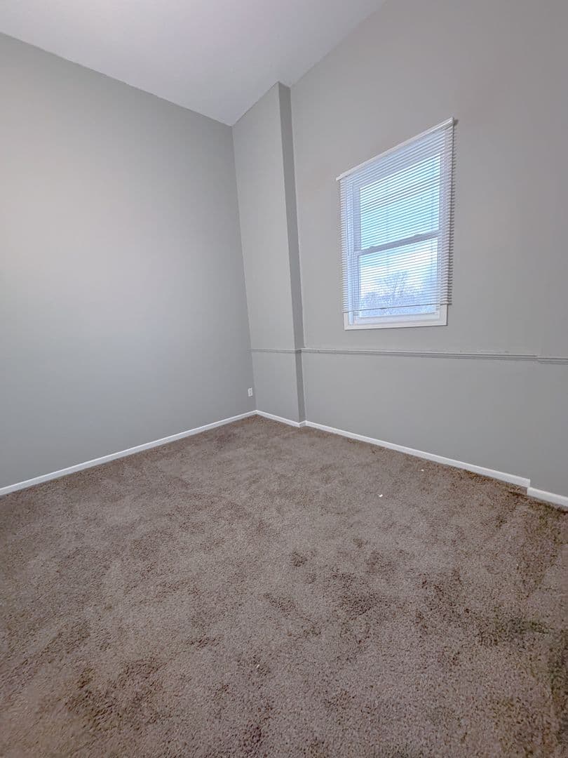 Omaha Apartment: 1012 S 24th St