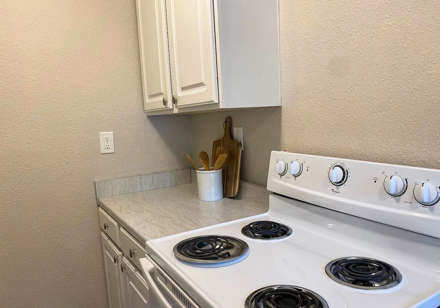 Kansas City Apartment: 301-307 N Gladstone Blvd