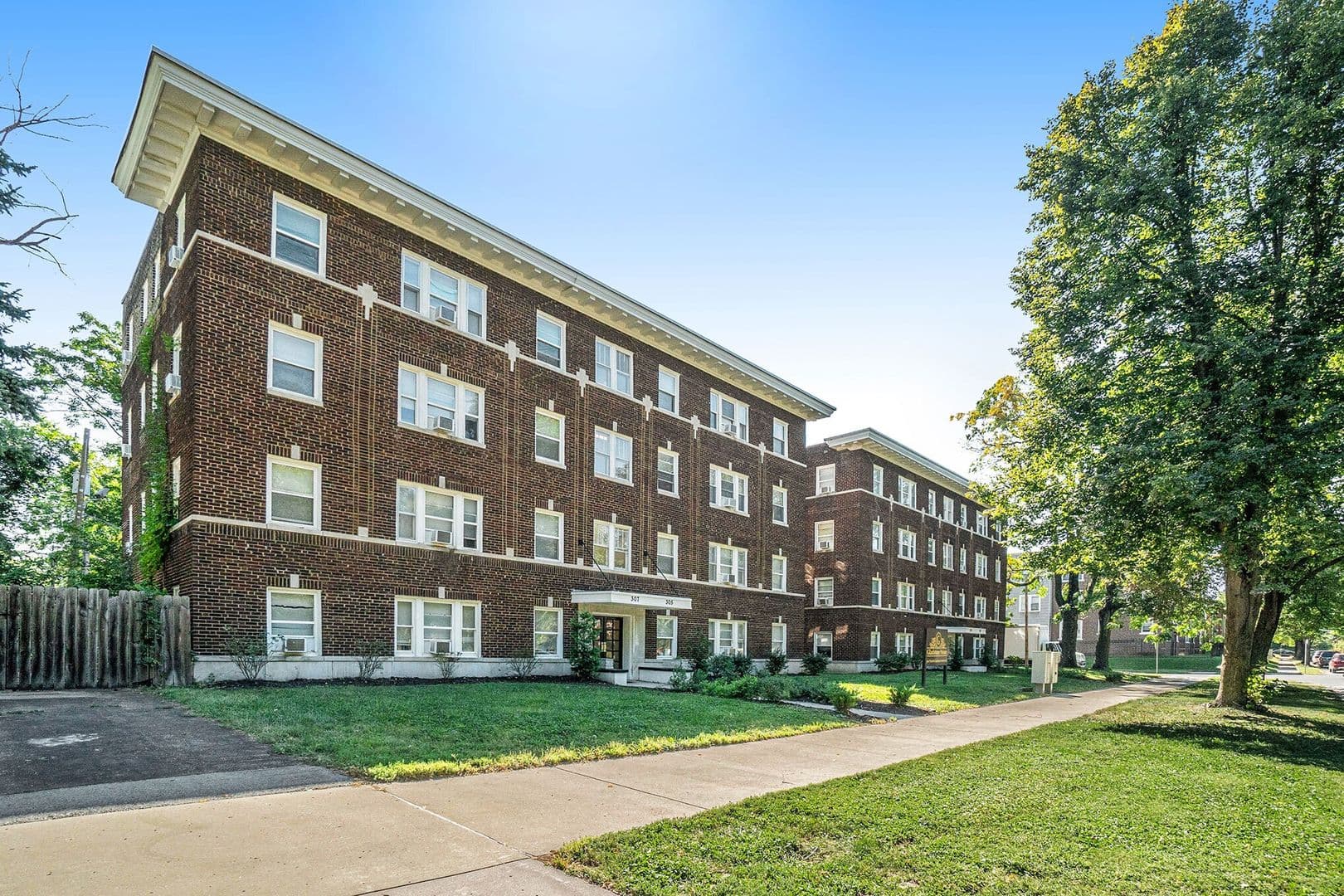Kansas City Apartment: 301-307 N Gladstone Blvd