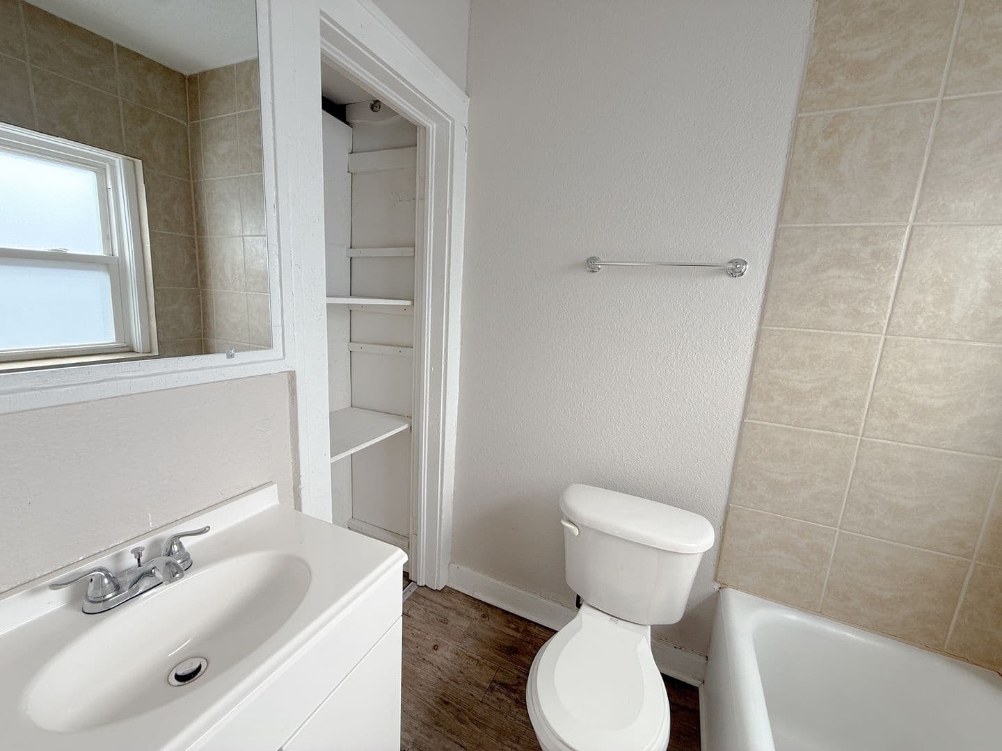Kansas City Apartment: 301-307 N Gladstone Blvd