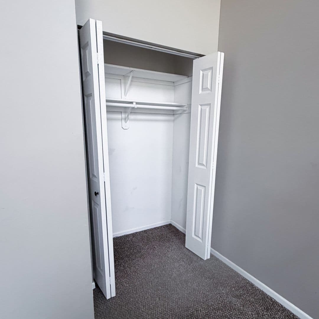 Omaha Apartment: 1012 S 24th St