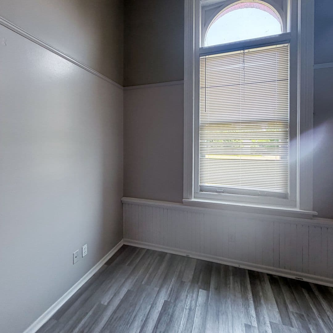 Omaha Apartment: 1012 S 24th St