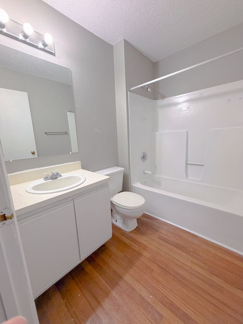 Omaha Apartment: 1012 S 24th St