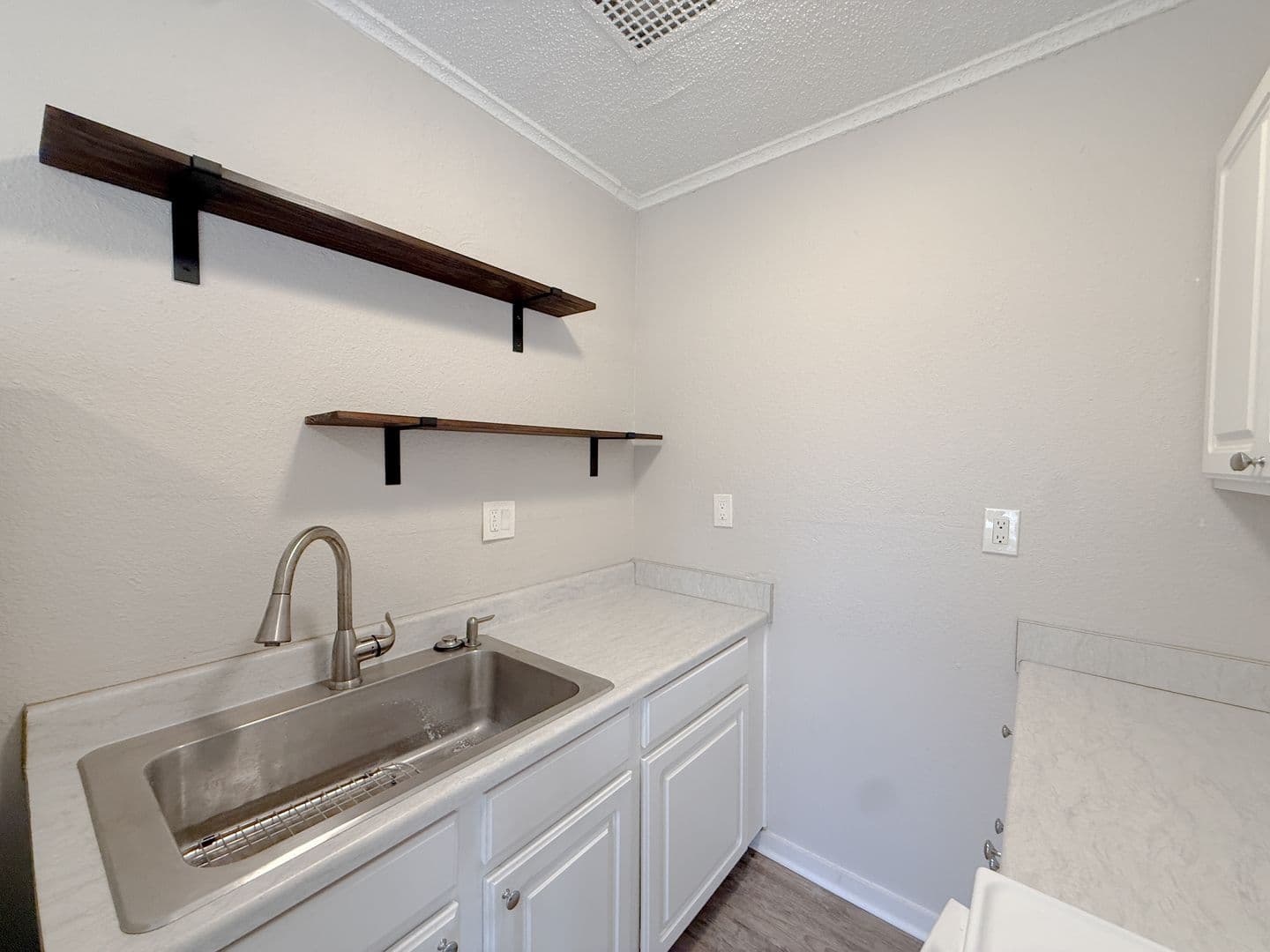 Kansas City Apartment: 301-307 N Gladstone Blvd