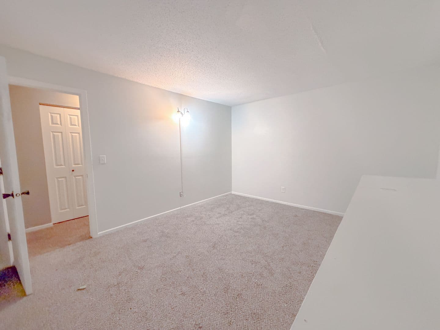 Omaha Apartment: 1012 S 24th St