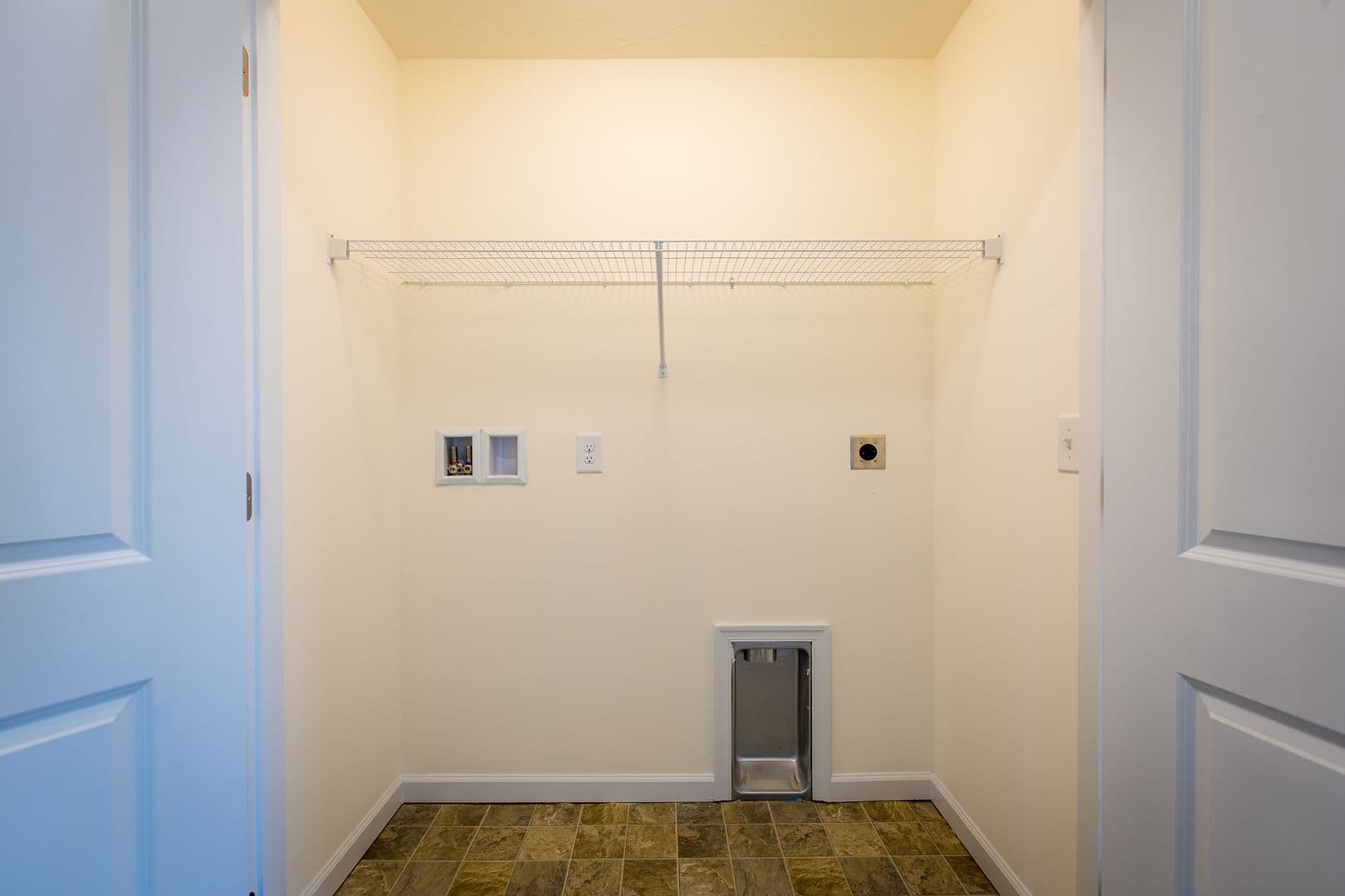 Dover Townhome: 3717 Castle Drive