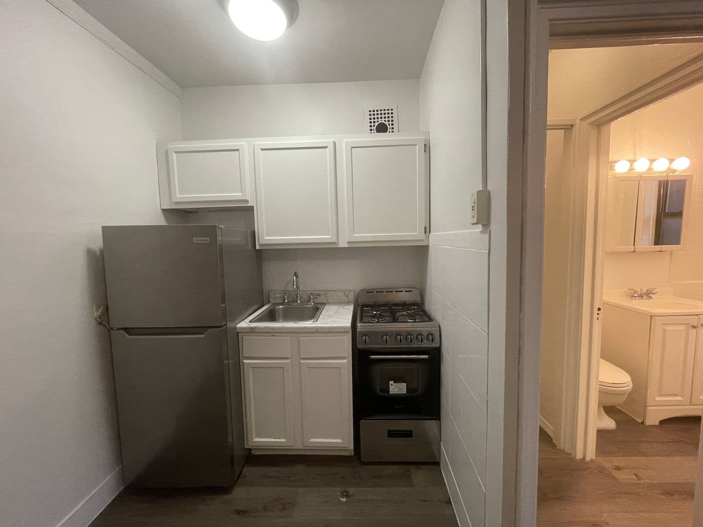 Chicago Apartment: 434 W. Wellington Ave