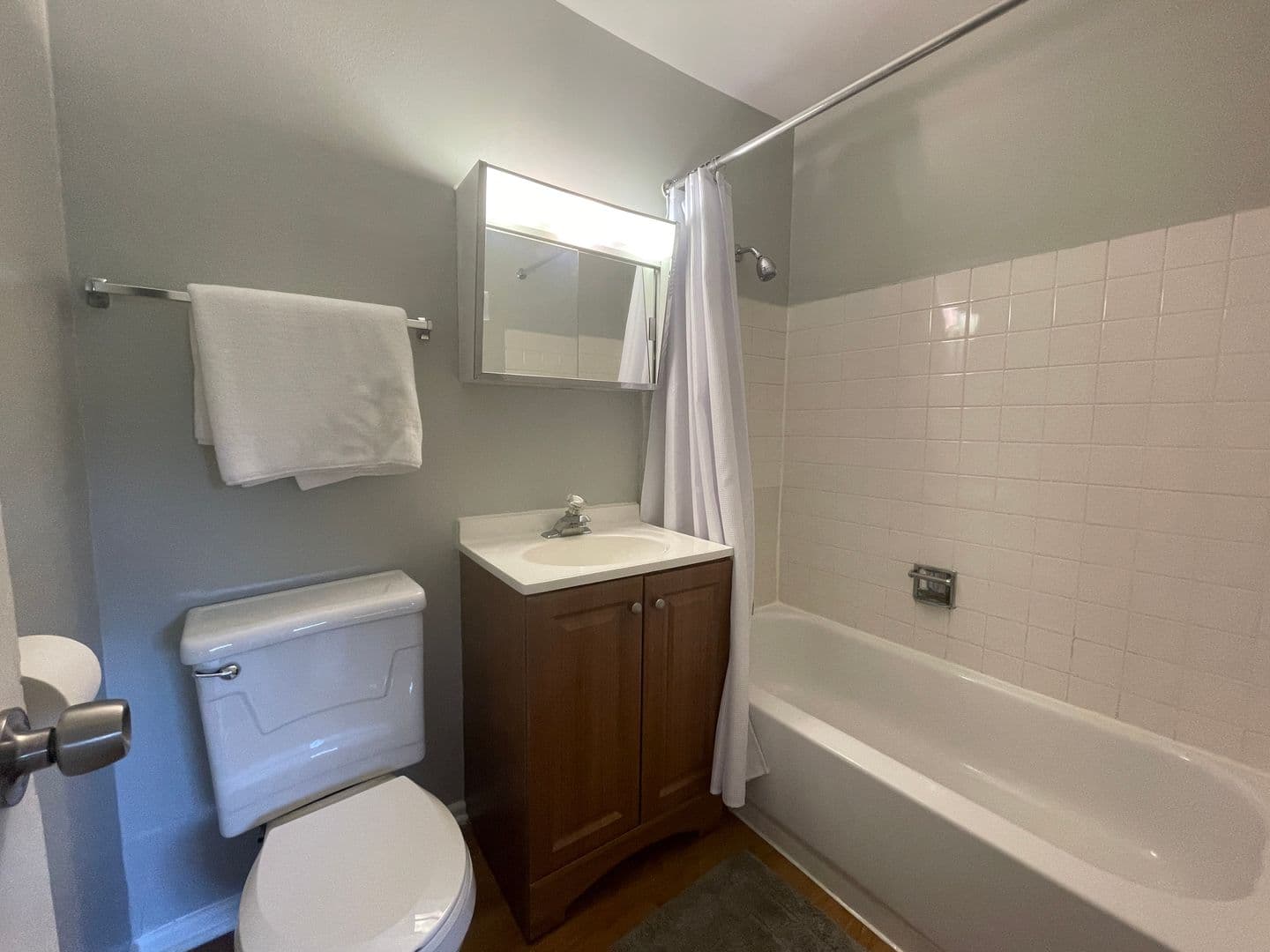 Chicago Apartment: 4543 N Dover St