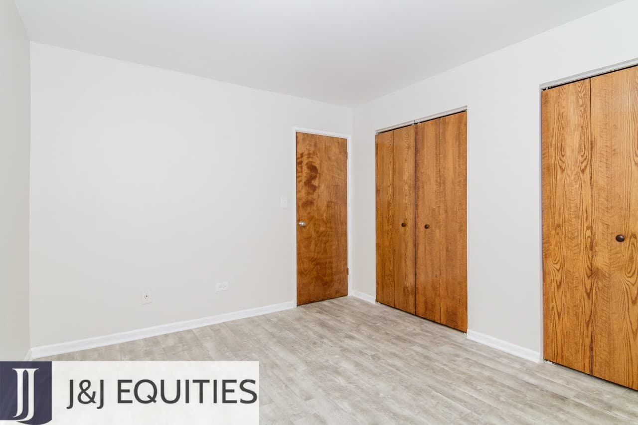 Chicago Apartment: 1040 W. Hollywood