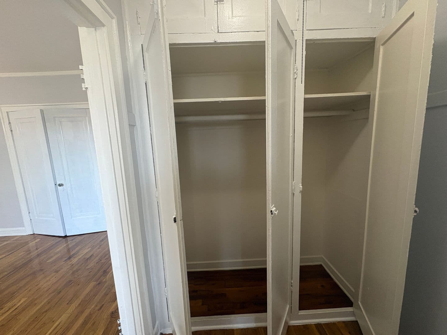 Chicago Apartment: 917 W Eastwood Ave