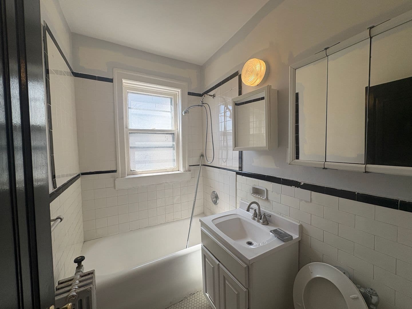 Chicago Apartment: 917 W Eastwood Ave