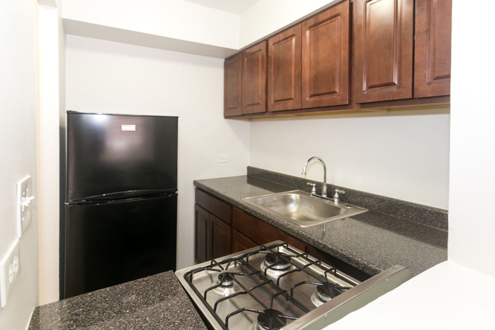 Chicago Apartment: 1040 W. Hollywood