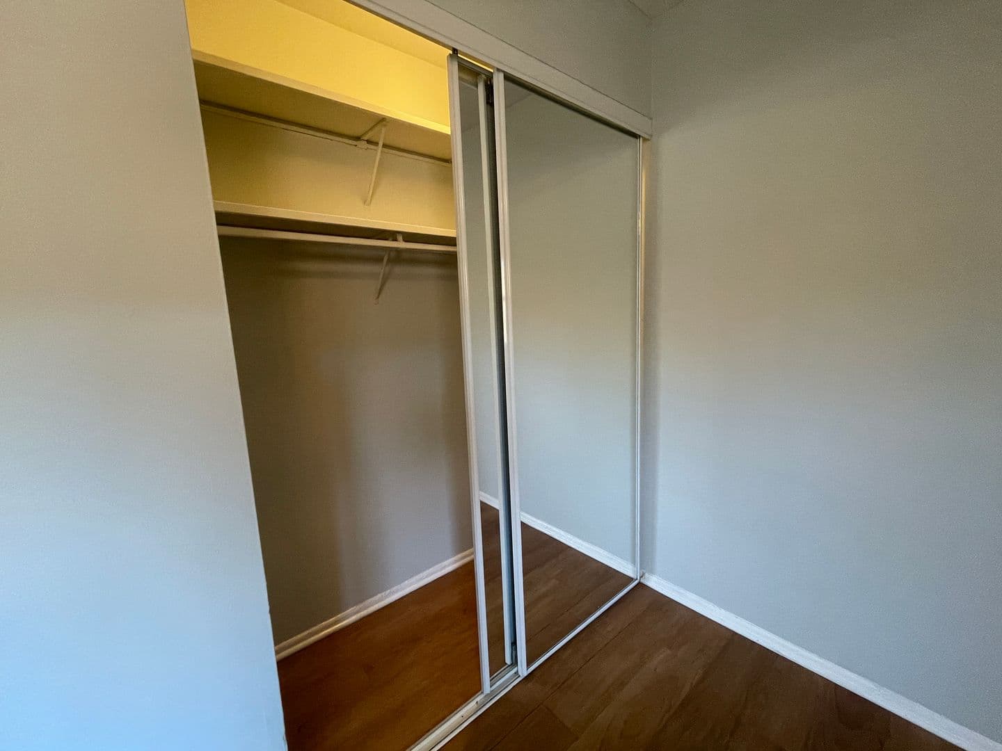 Chicago Apartment: 4543 N Dover St
